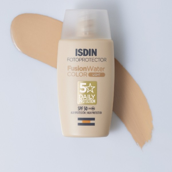 ضدآفتاب رنگی ایزدین SPF50 مدل فیوژن واتر مناسب برای انواع پوست، حجم 50 میلیلیتر